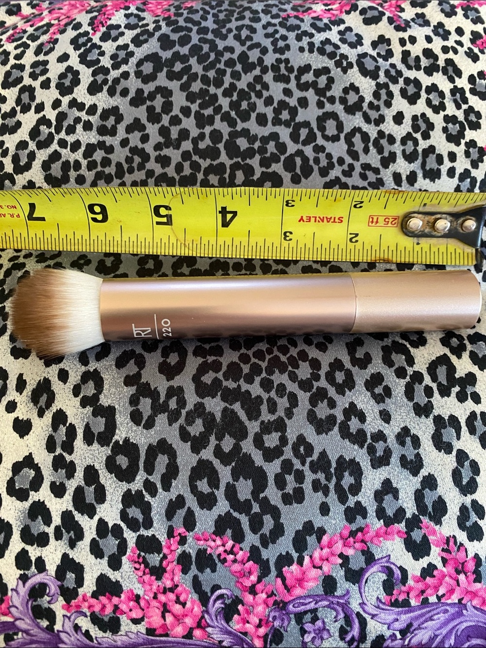 RT Light Layers Complexion Brush Blend Blur Build Foundation New Not Returnable